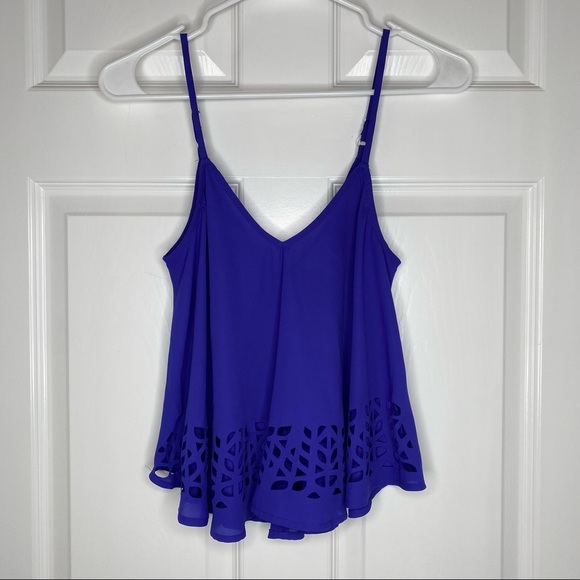 love on a hanger Tops - LOVE ON A HANGER Flowy Crop Tank Top Camisole Size Small